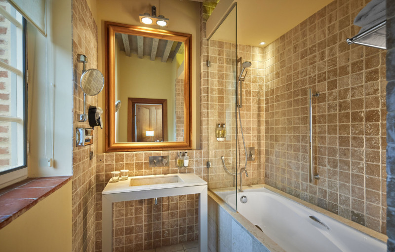 lilak-hermitagegantois-rm214-bathroom-01-standard-170554